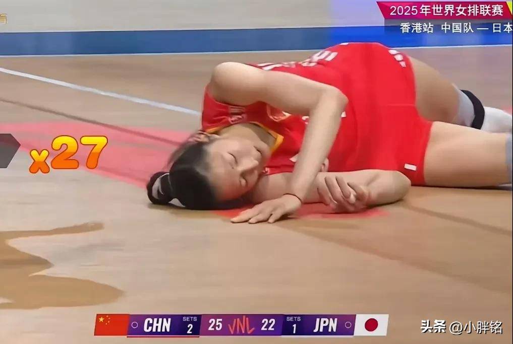 恒大在比赛中受伤退赛，中国女排主帅表示担忧